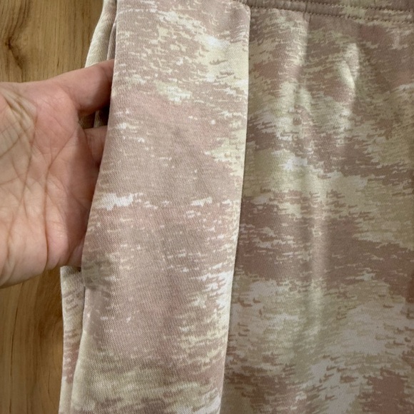 Nike Loose Fit Mid-rise Beige/Cream, Pink Camo Sweatpants Loungewear Athleisure - Picture 4 of 11